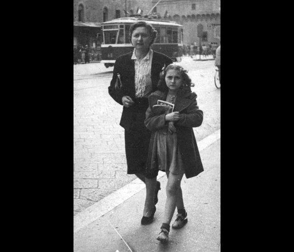 Bologna 1940-A Passeggio in centro con la mamma Ernesta